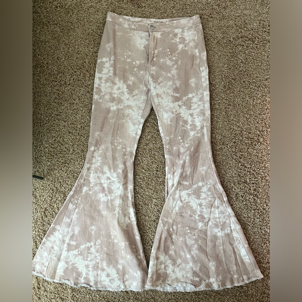 Peach Love California Tie-Dye Flared Jeans in Blush and White